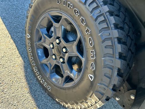 Used 2023 Jeep Wrangler Unlimited w/ Sun & Screen Package image 17