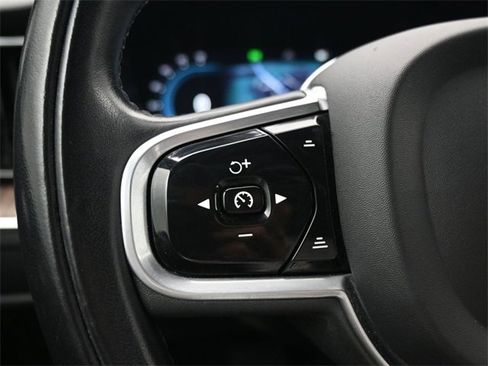 Used 2022 Volvo XC60 B5 Inscription image 26