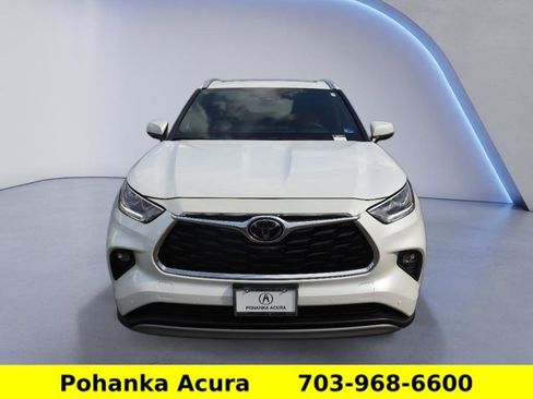 Used 2025 Toyota Highlander Platinum AWD/4WD image 2