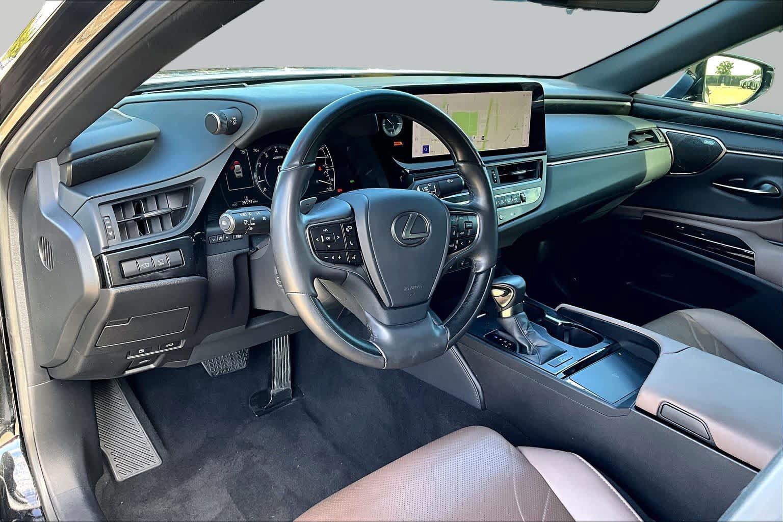 Used 2024 Lexus ES 350 Ultra Luxury w/ Accessory Package (Z2) FWD image 17