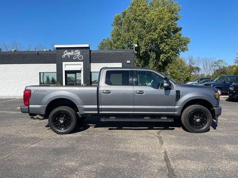 Used 2022 Ford F250 Lariat w/ Black Appearance Pkg AWD/4WD image 3
