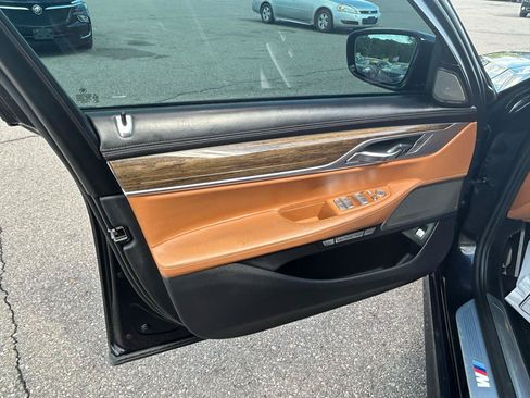 Used 2018 BMW ALPINA B7 xDrive AWD/4WD image 14