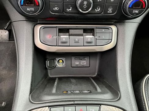 Used 2021 GMC Acadia Denali w/ Denali Technology Package image 33