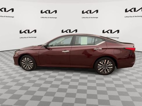Used 2024 Nissan Altima 2.5 SV FWD image 5