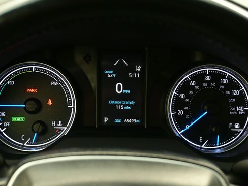 Used 2022 Toyota Venza LE image 24