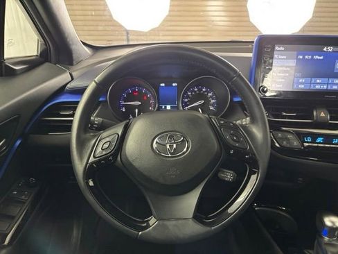 Used 2022 Toyota C-HR XLE FWD image 14