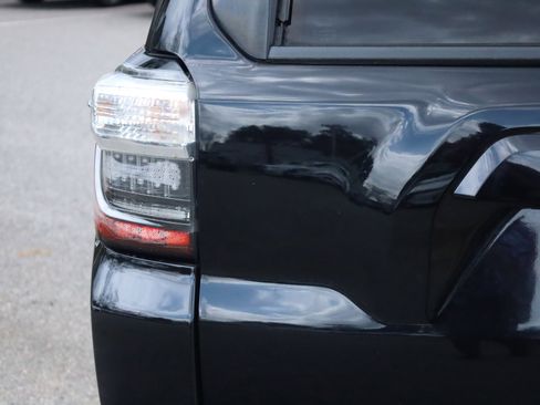 Used 2016 Toyota 4Runner SR5 Premium image 24