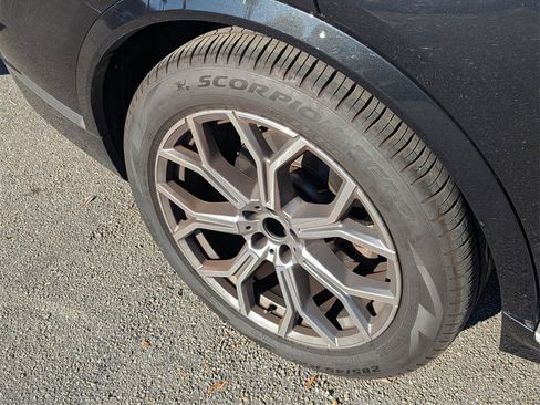 Used 2024 BMW X7 xDrive40i image 8