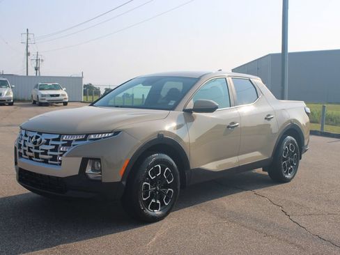 Used 2023 Hyundai Santa Cruz SEL FWD image 2