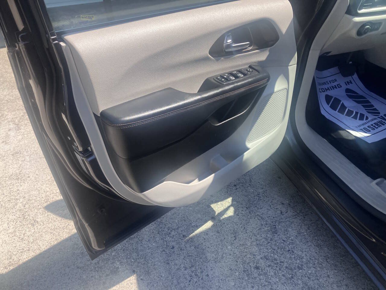 Used 2019 Chrysler Pacifica Touring-L w/ Advanced Safetytec Group FWD image 6