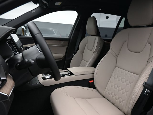 New 2026 Volvo XC90 B6 Plus w/ Protection Package Premier AWD/4WD image 15