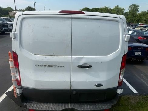 Used 2018 Ford Transit 250 130 Low Roof RWD image 7