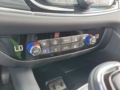 Used 2019 Buick Enclave Premium FWD image 27