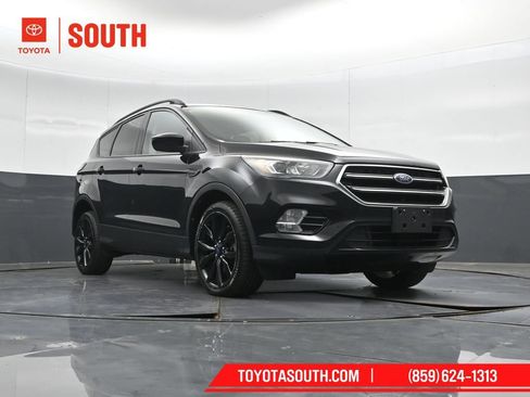 Used 2017 Ford Escape SE w/ Equipment Group 201A AWD/4WD image 37