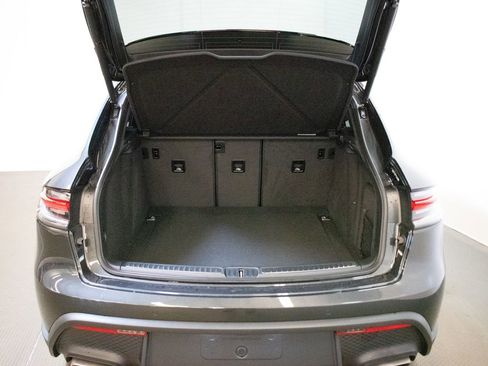 New 2026 Porsche Macan image 13