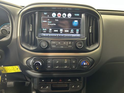 Used 2017 Chevrolet Colorado Z71 AWD/4WD image 19