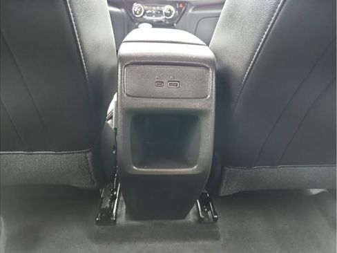 Certified 2025 Chevrolet Trax LT w/ LT Convenience Package image 32