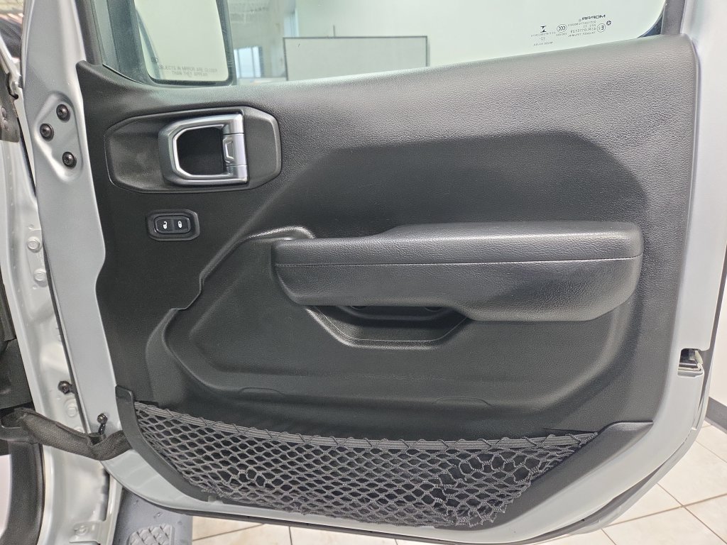 Used 2023 Jeep Gladiator Sport AWD/4WD image 19