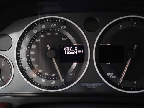 Used 2009 Aston Martin DBS Coupe RWD image 38