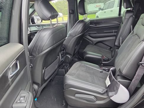 Used 2025 Jeep Grand Cherokee L Altitude RWD image 7
