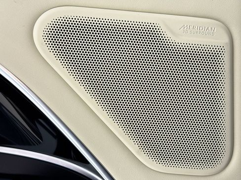 Used 2025 Land Rover Range Rover SE image 21