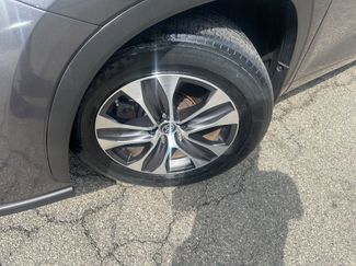 Used 2023 Toyota Highlander XLE video 2