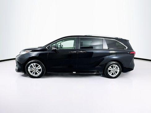 Used 2024 Toyota Sienna Limited image 6