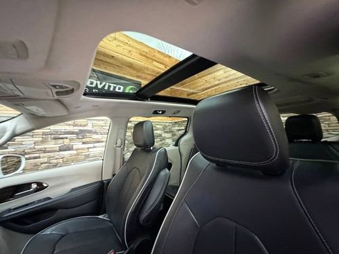 Used 2022 Chrysler Pacifica Limited FWD image 25