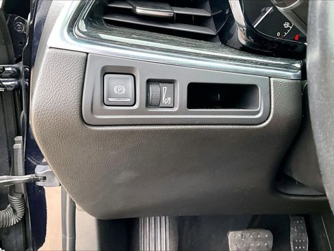 Used 2021 Cadillac XT5 Premium Luxury w/ LPO, Floor Liner Package image 34