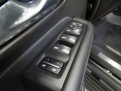 Used 2021 GMC Yukon Denali w/ Denali Ultimate Package AWD/4WD image 10