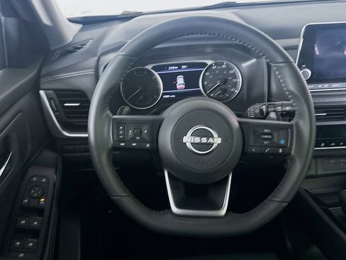 Used 2024 Nissan Rogue SV w/ SV Premium Package image 18