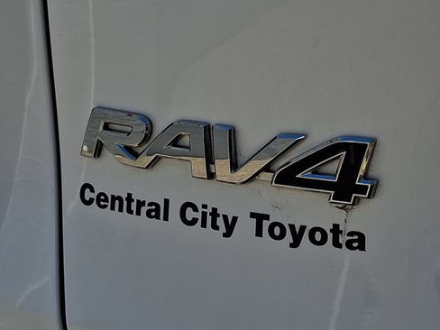 Used 2025 Toyota RAV4 XLE AWD/4WD image 29