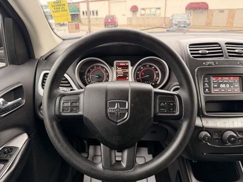 Used 2019 Dodge Journey SE FWD image 5