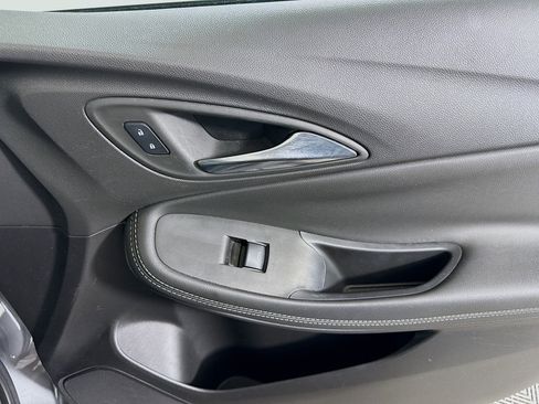 Used 2023 Buick Encore GX Select w/ Sport Touring Package FWD image 31