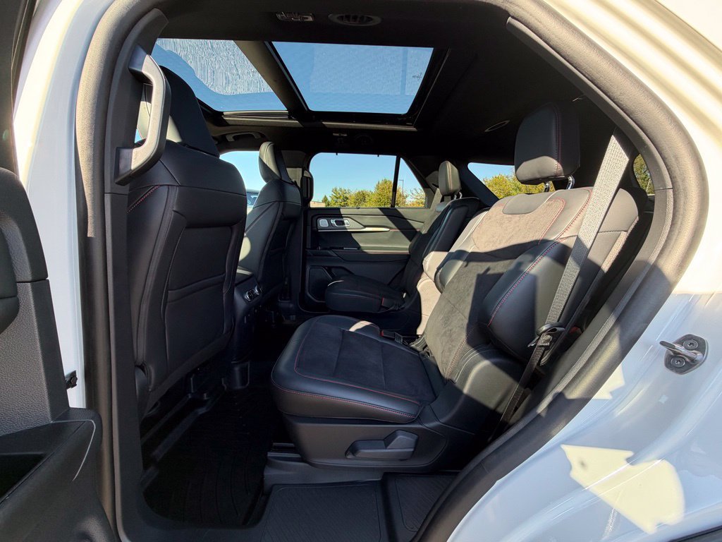 Used 2025 Ford Explorer ST AWD/4WD image 7