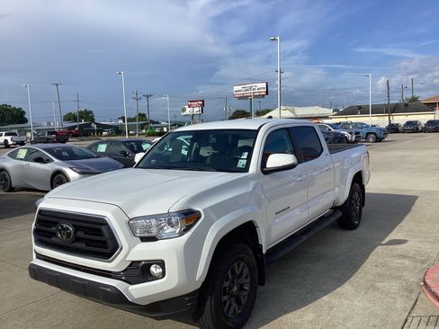 Used 2023 Toyota Tacoma SR5 w/ Technology Package AWD/4WD image 3
