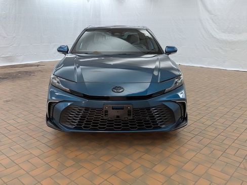 Used 2025 Toyota Camry SE FWD image 2