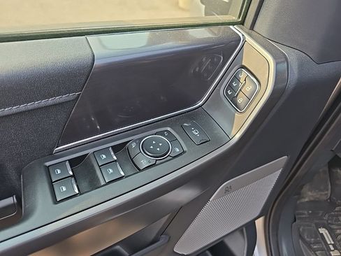 Used 2025 Ford F150 Lariat AWD/4WD image 9