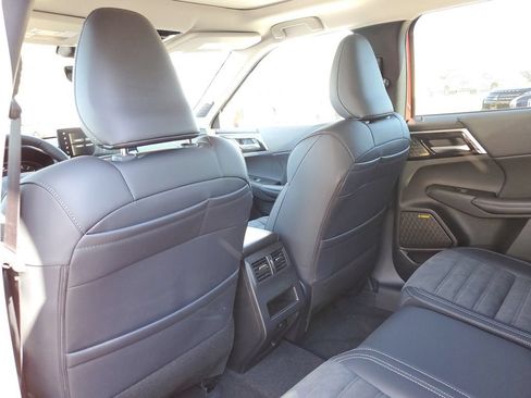 New 2026 Mitsubishi Outlander SE FWD image 9