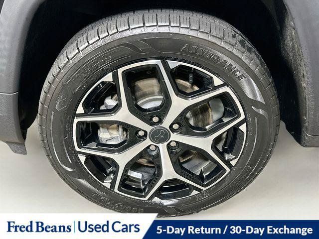 Certified 2025 Jeep Compass Limited AWD/4WD image 36