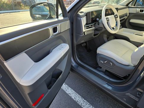 Used 2025 Hyundai Santa Fe SEL image 11