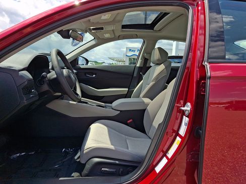 Certified 2025 Honda Accord SE image 14