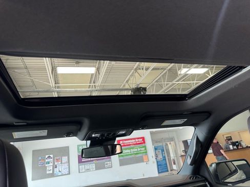 Used 2024 GMC Sierra 1500 AT4 w/ AT4 Premium Package image 17