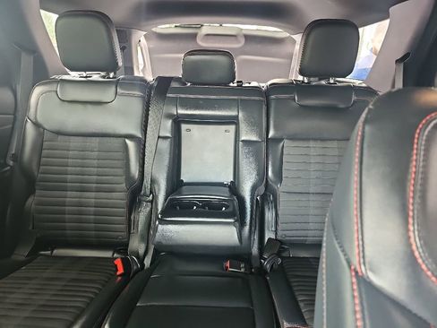 Used 2025 Ford Explorer ST-Line w/ ST-Line Street Pack AWD/4WD image 10
