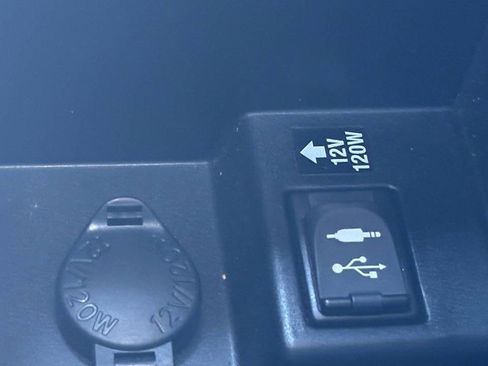 Used 2014 Toyota Camry LE image 18