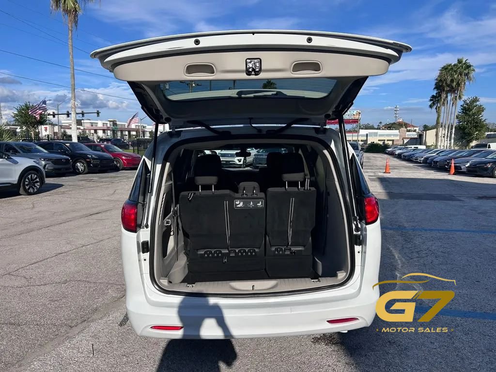 Used 2017 Chrysler Pacifica Touring FWD image 7