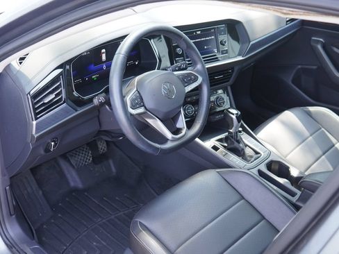 Used 2024 Volkswagen Jetta SE FWD image 11