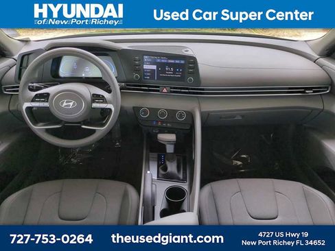 Used 2025 Hyundai Elantra SE FWD image 15