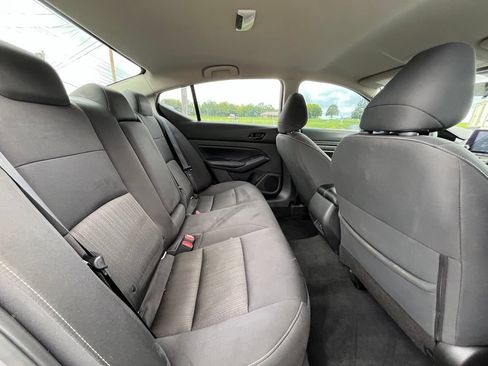 Used 2024 Nissan Altima 2.5 SV FWD image 32