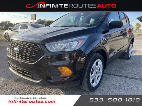 Used 2017 Ford Escape S image 1